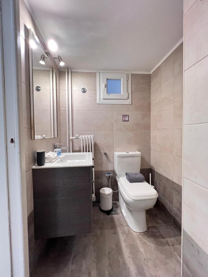 Modern & Cozy 51Sqm Apt In Thisseio Atene Esterno foto