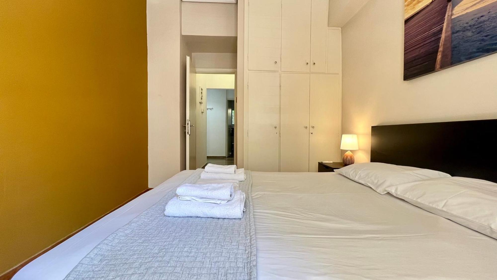 Modern & Cozy 51Sqm Apt In Thisseio Atene Esterno foto