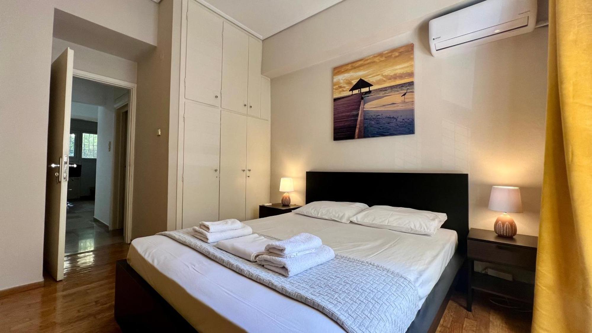 Modern & Cozy 51Sqm Apt In Thisseio Atene Esterno foto